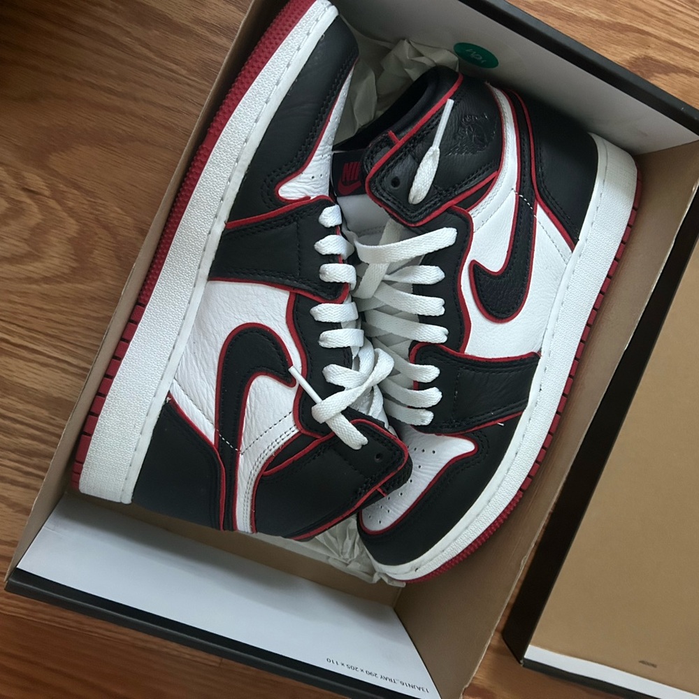 Nike Men's Black, White, and Red Sneakers